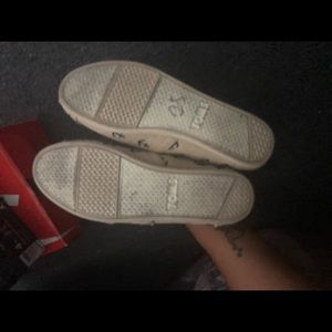 LIKE NEW ivory Toms